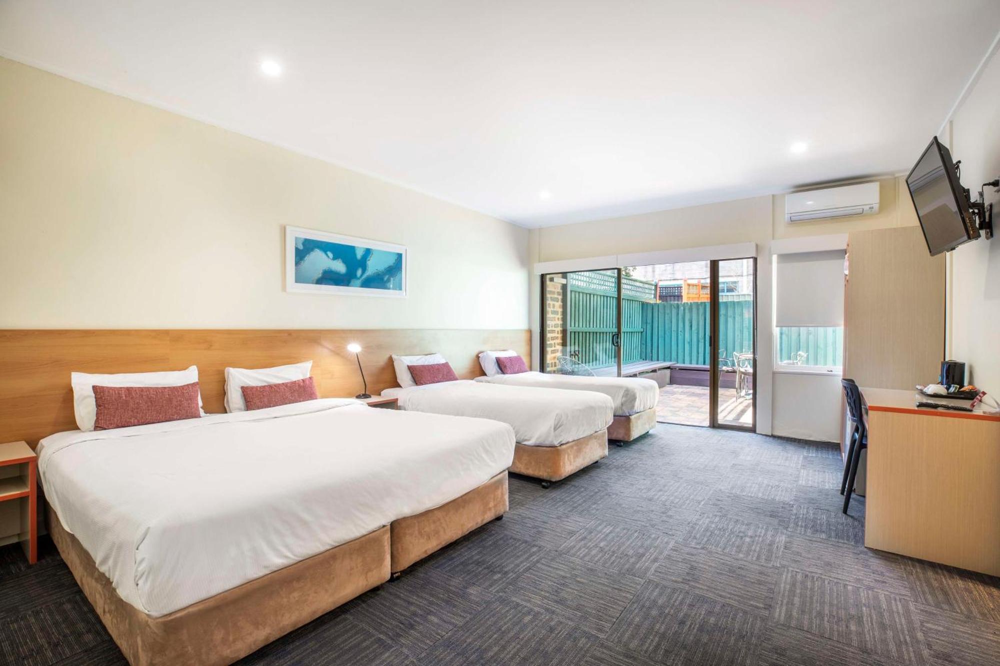 Nightcap At High Flyer Hotel Bankstown Dış mekan fotoğraf