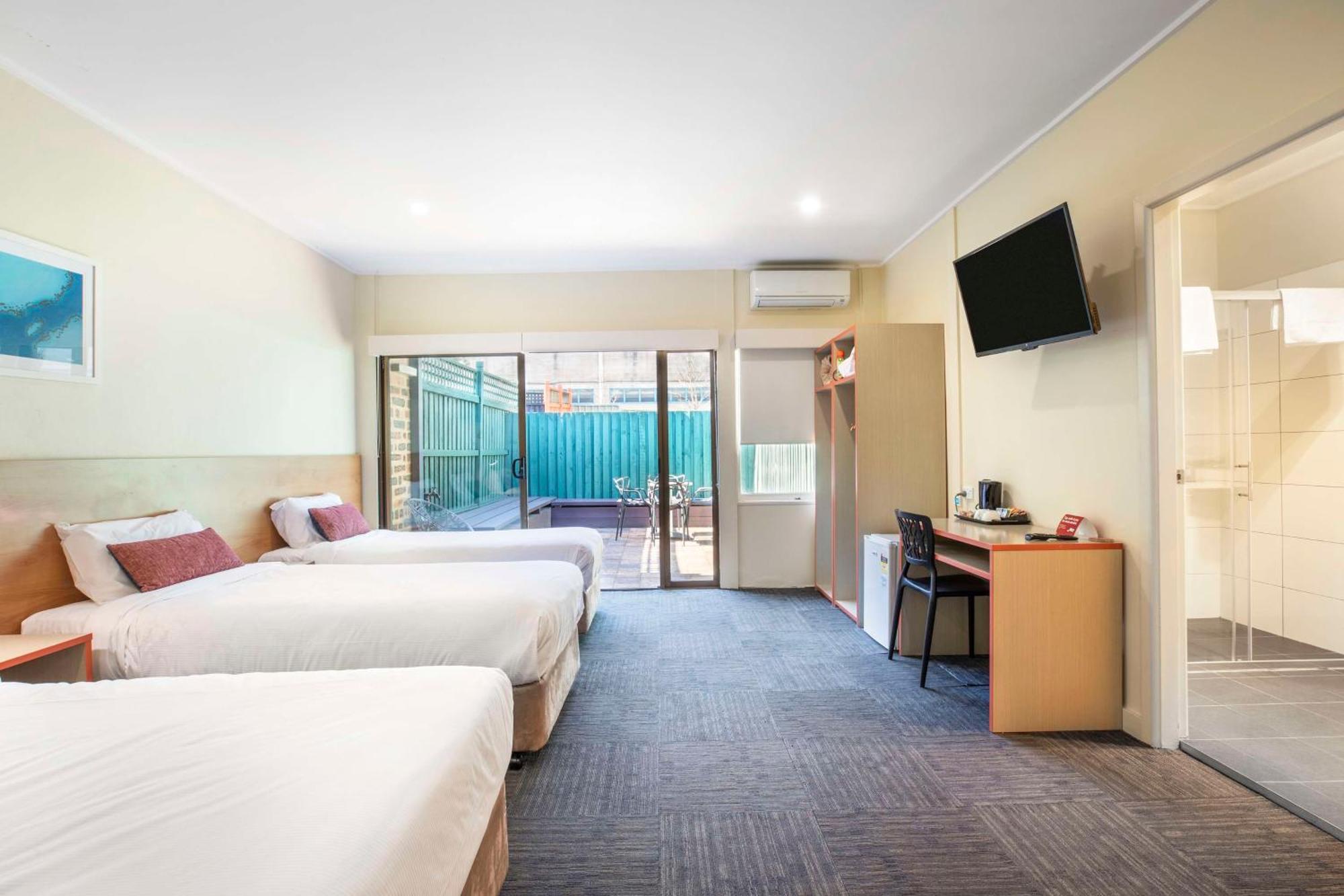 Nightcap At High Flyer Hotel Bankstown Dış mekan fotoğraf