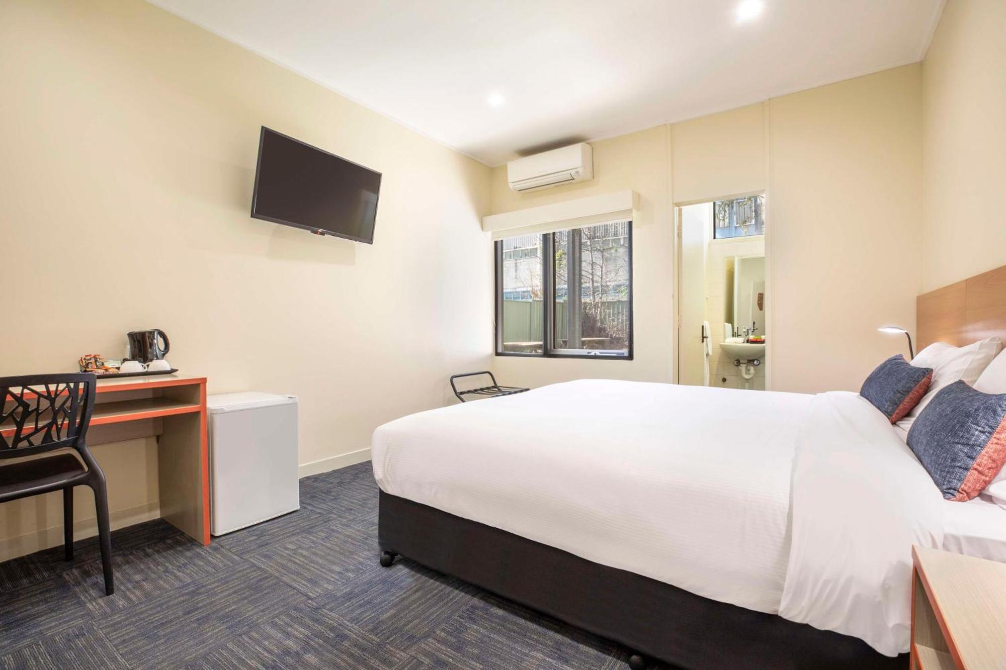 Nightcap At High Flyer Hotel Bankstown Dış mekan fotoğraf
