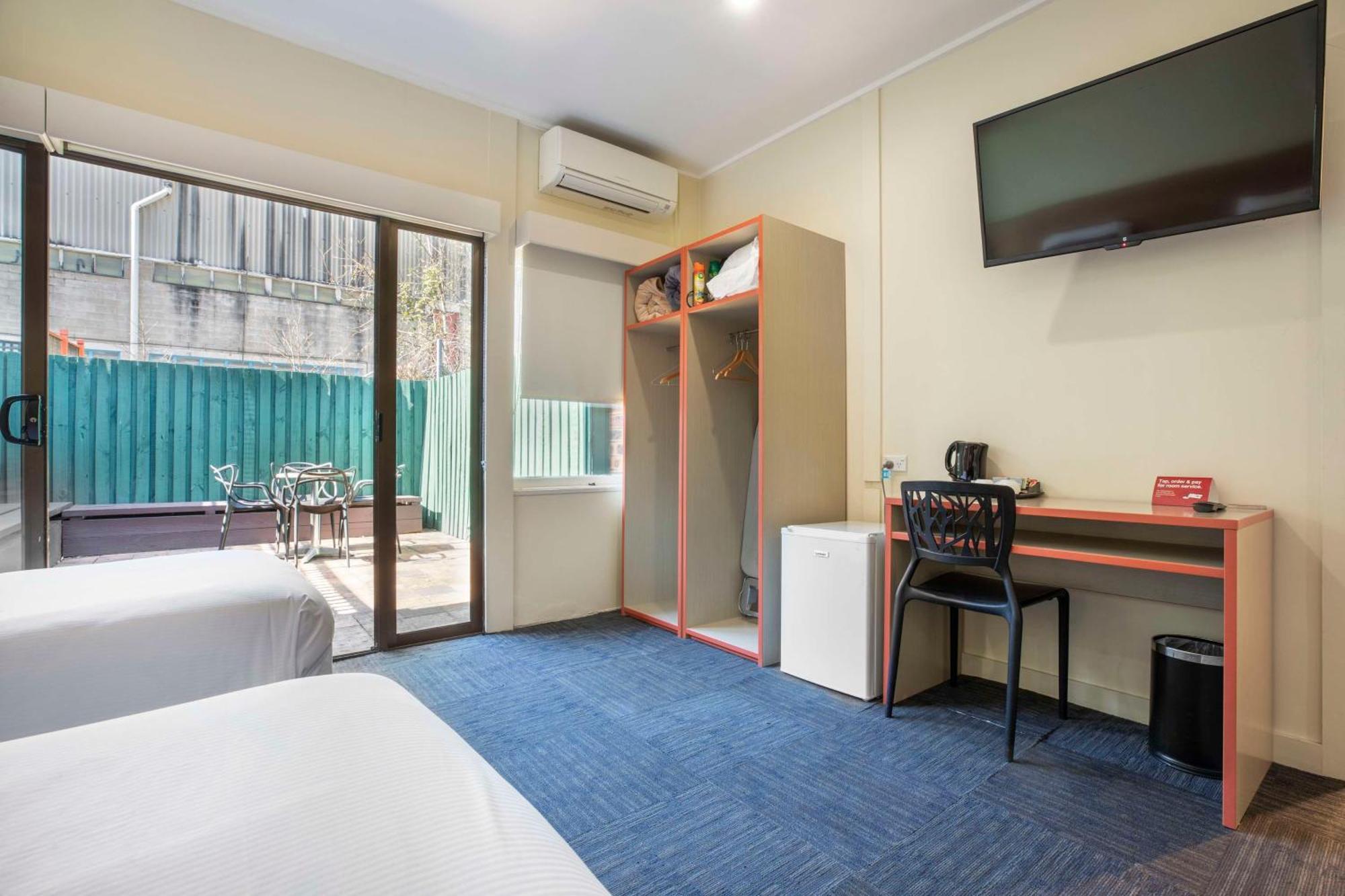 Nightcap At High Flyer Hotel Bankstown Dış mekan fotoğraf