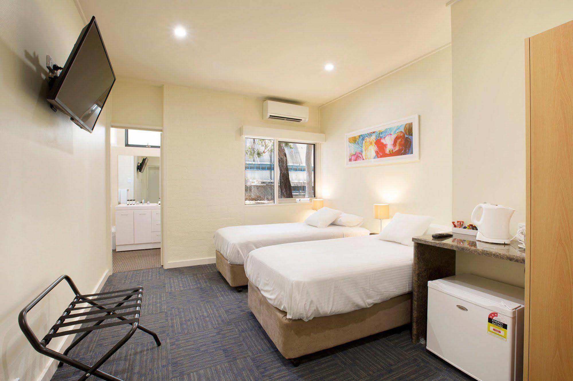 Nightcap At High Flyer Hotel Bankstown Dış mekan fotoğraf