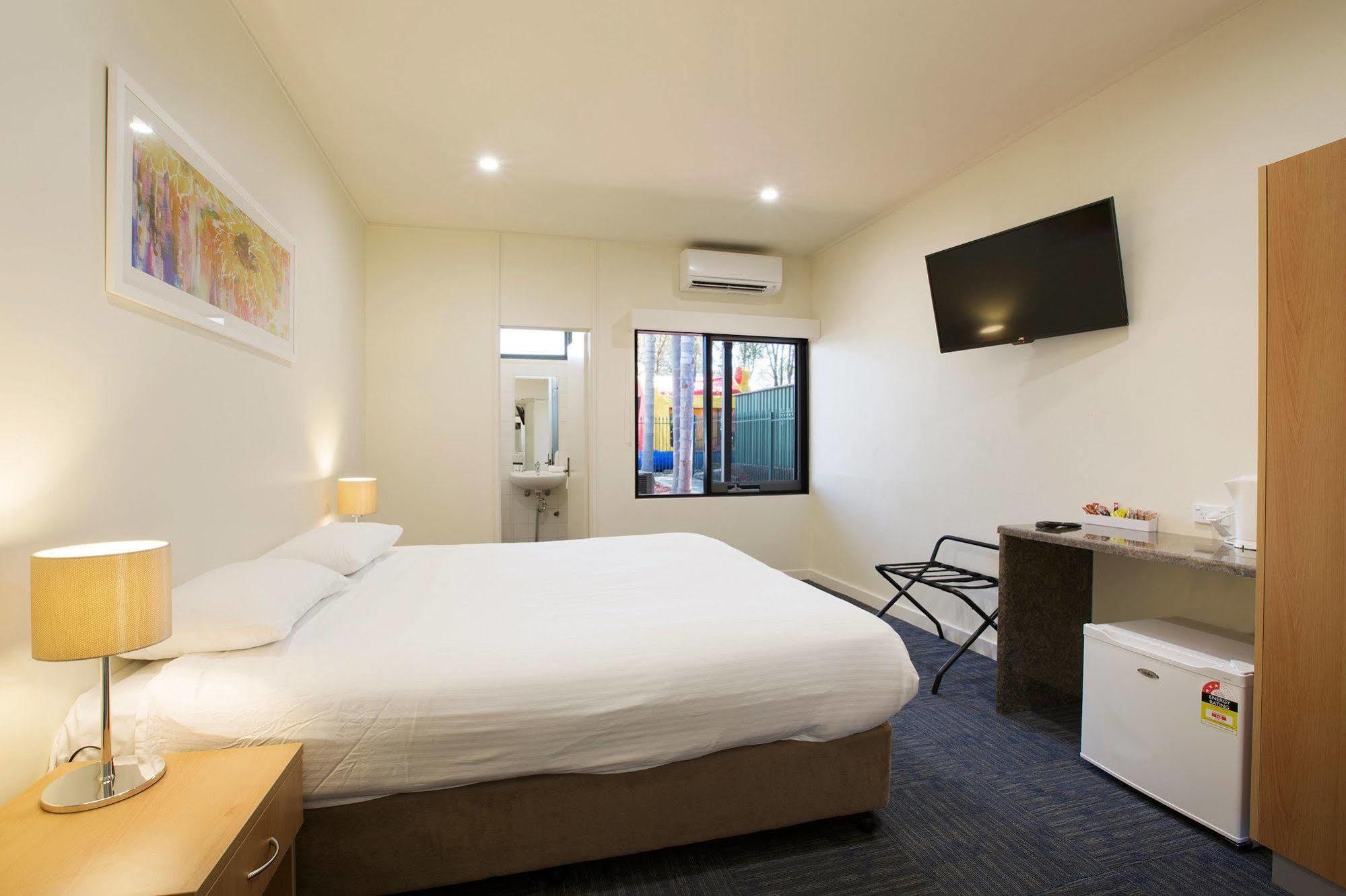 Nightcap At High Flyer Hotel Bankstown Dış mekan fotoğraf