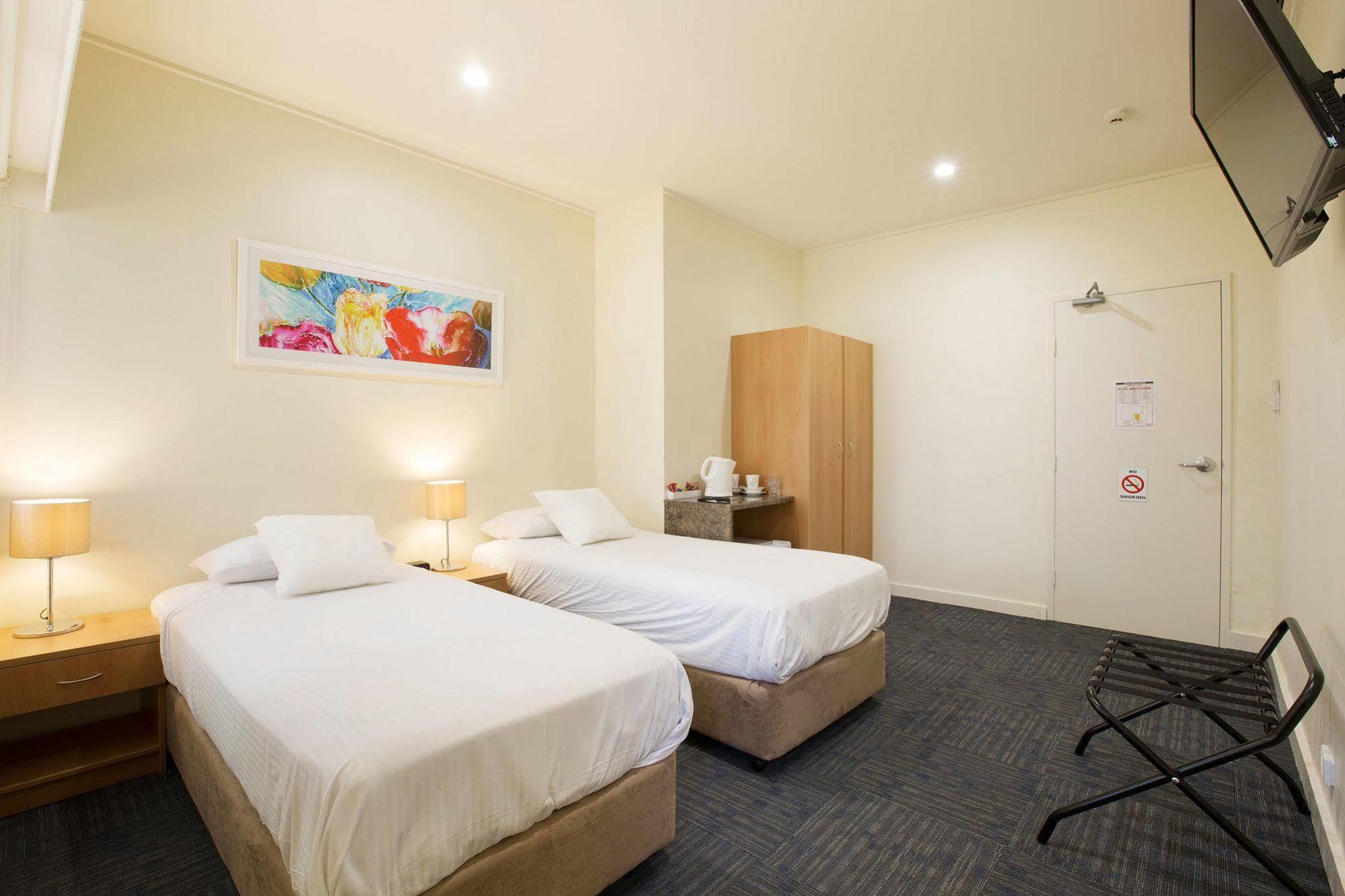 Nightcap At High Flyer Hotel Bankstown Dış mekan fotoğraf